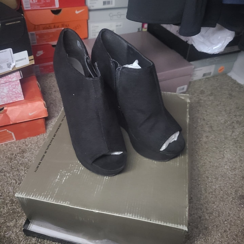 wedge black shoes